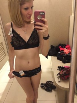 LuxuryLovingLaura from Greater London,United Kingdom